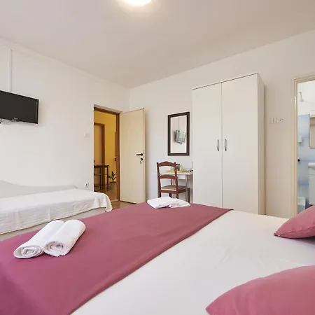 Pensionat And With Parking Space - 13102 Trogir