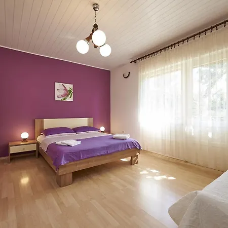 And With Parking Space - 13102 Guest house 3*