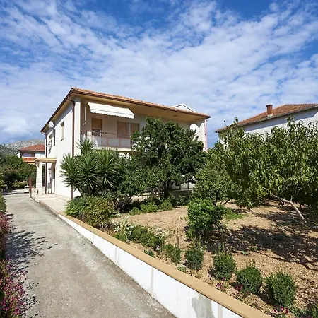 And With Parking Space - 13102 Guest house 3*