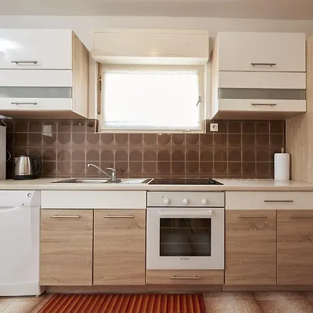 And With Parking Space - 13102 Guest house Trogir