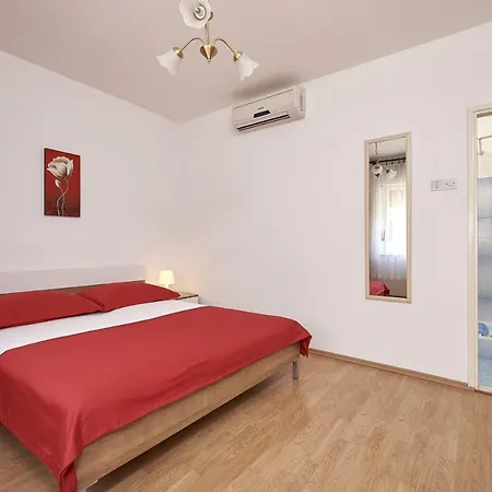 And With Parking Space - 13102 Guest house Trogir