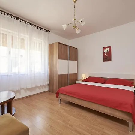 And With Parking Space - 13102 Guest house 3*