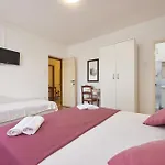 Konukevi And With Parking Space - 13102 Trogir